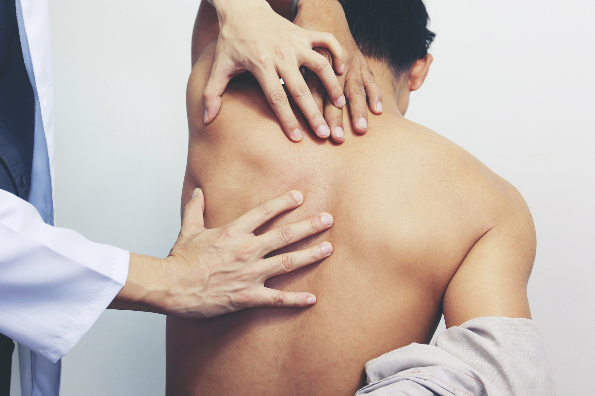 reLounge, Bemer und HHP Massageliege gegen Rückenschmerz