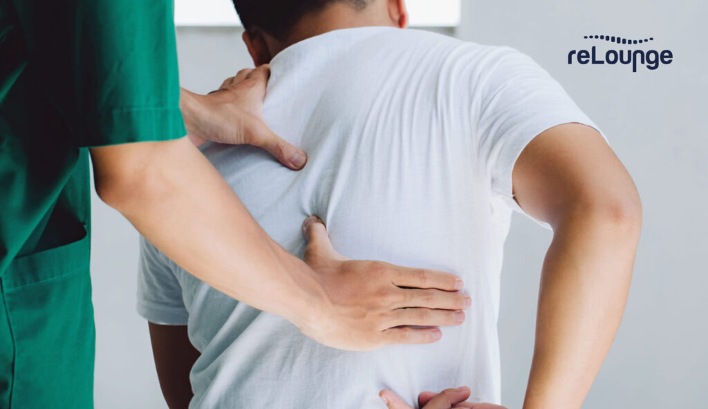 Bei anhaltenden, starken Rückenschmerzen sollten Sie einen Arzt aufsuchen